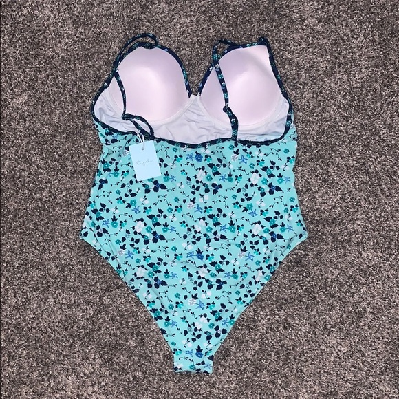 🦩🚨Cupshe Blue Floral One Piece🚨🦩 - Picture 2 of 5